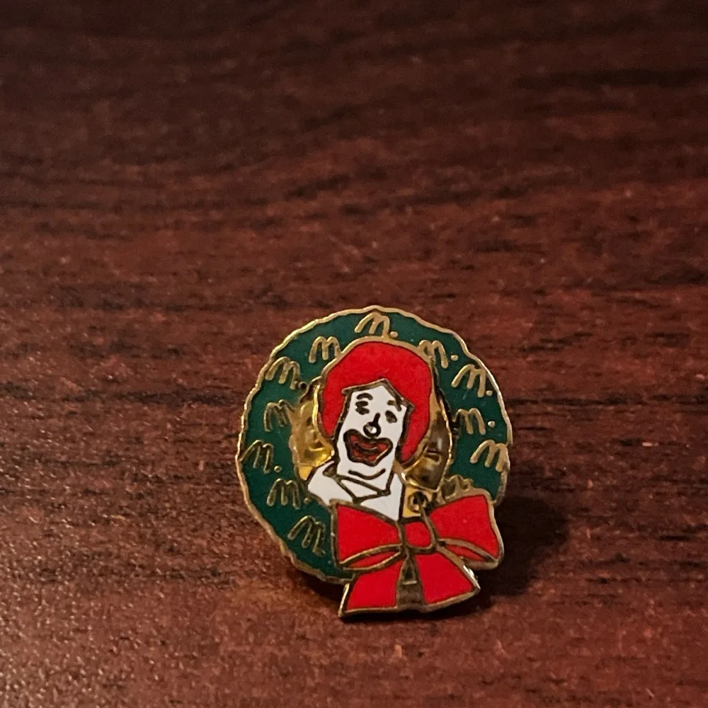 Vintage McDonald’s Ronald McDonald Christmas Wreath Employee Lapel‎ Hat Pin